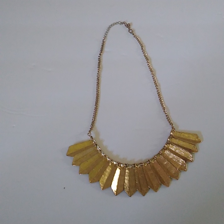 Gold Tone Triangular Design With Gold Tone Chain